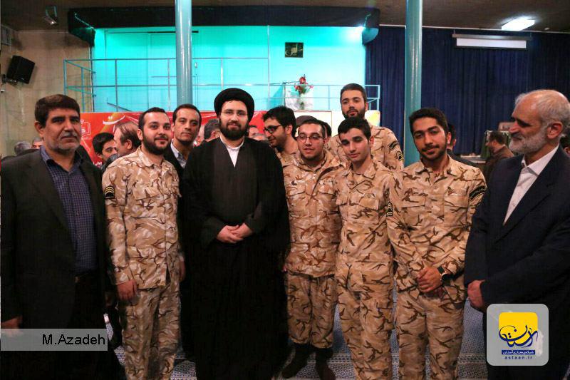 سیدعلی خمینی در جمع سپاهیان حفاظت جماران سیدعلی خمینی در جمع سپاهیان حفاظت جماران