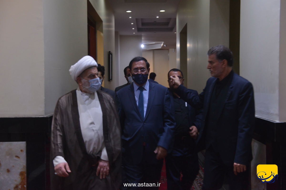 ادای احترام رئیس مجلس اعلای اسلامی عراق شیخ همام حمودی به مقام شامخ امام راحل(س)